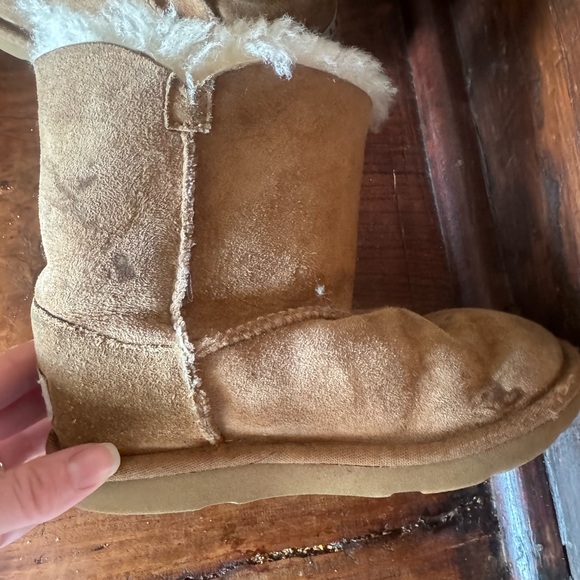 Ugg Bailey Button Sherpa lined suede foam sole round toe Youth size 12 - Picture 8 of 13